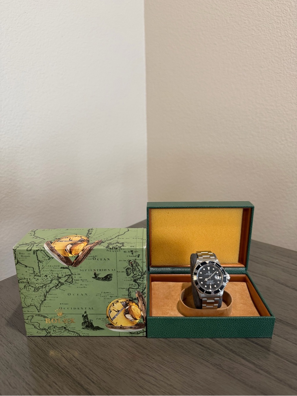 ROLEX Submariner Date 40mm Black Bezel 16610 Watch - Picture 15 of 15